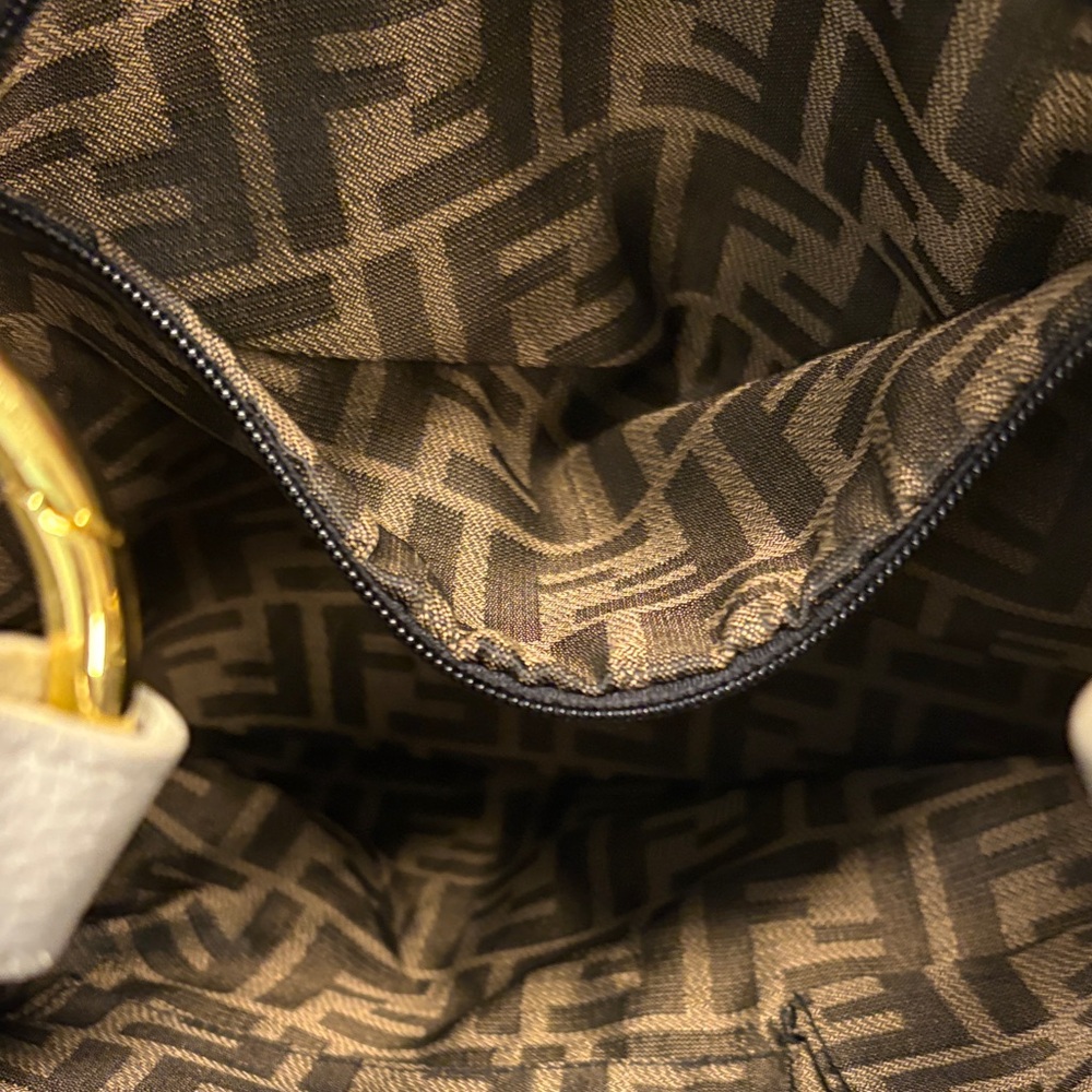 Fendi White Leather Shoulder Bag with Gold Hardware - Picture 5 of 11